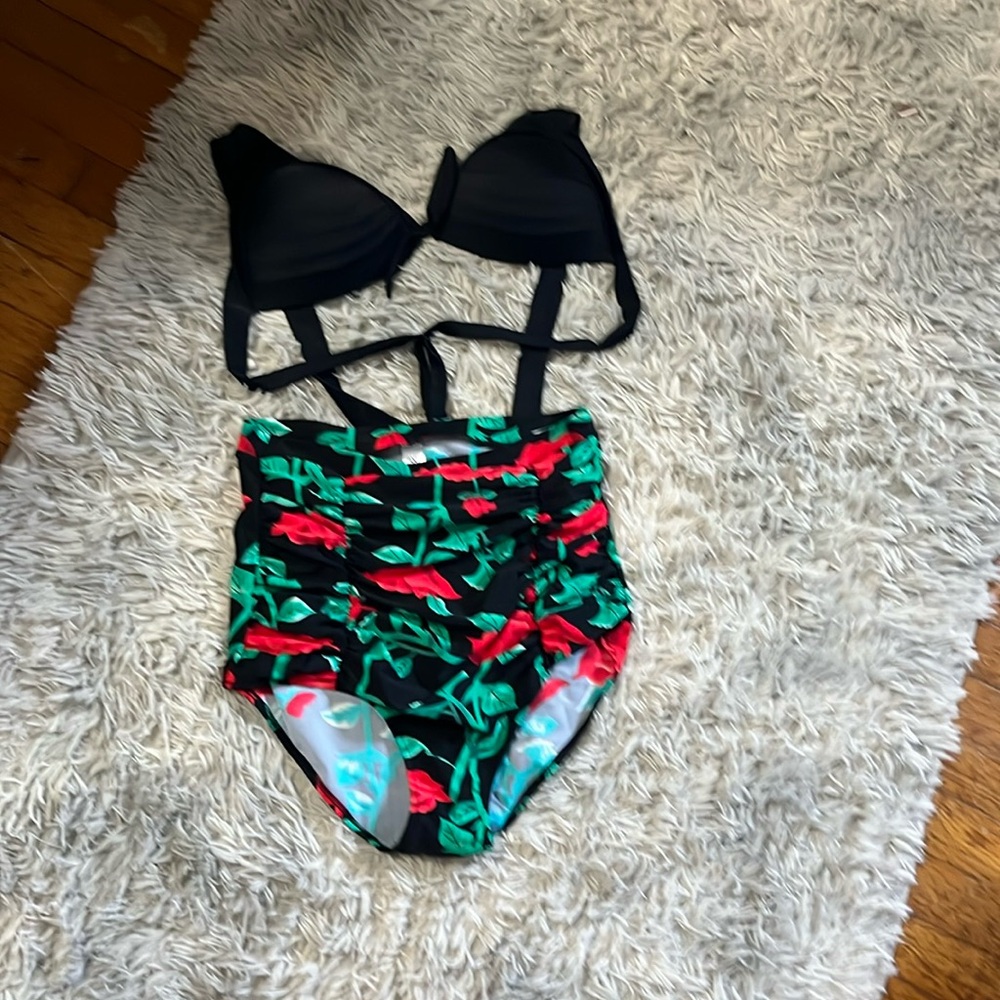 Shane high waist bikini floral bottoms with solid black top 🖤